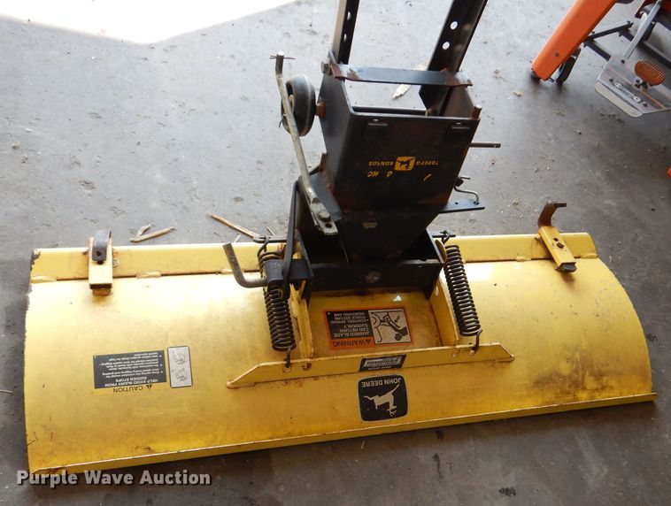 image for item NU9265 2000 John Deere 325 lawn mower