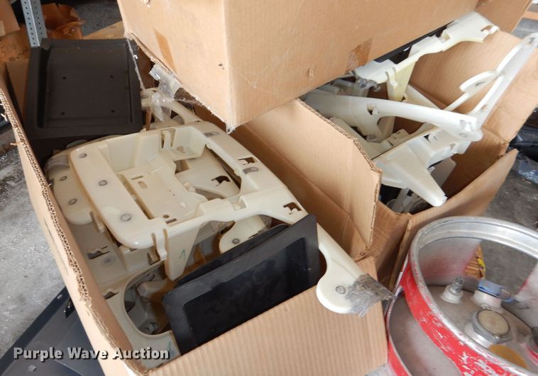 image for item NU9275 Ford parts