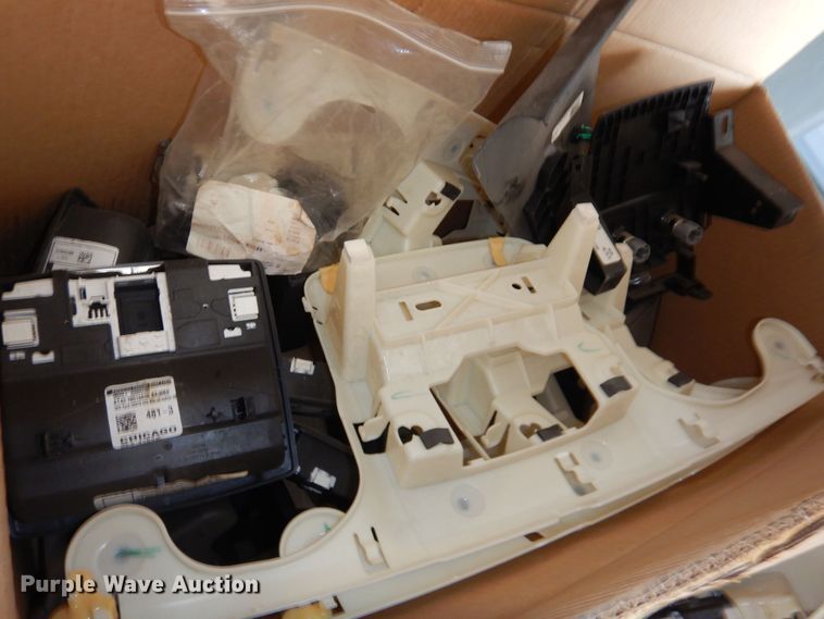 image for item NU9275 Ford parts