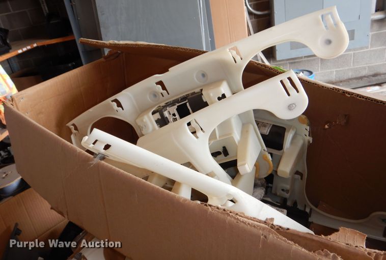 image for item NU9275 Ford parts