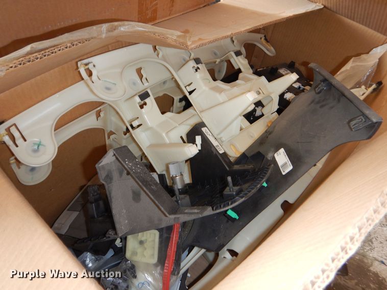 image for item NU9275 Ford parts