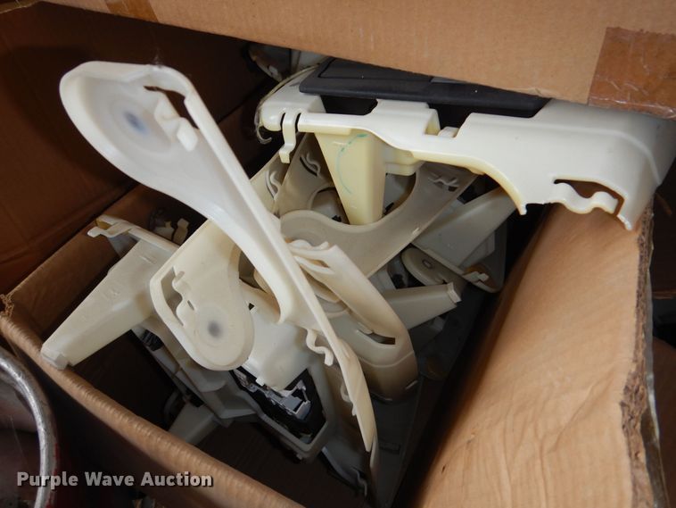 image for item NU9275 Ford parts