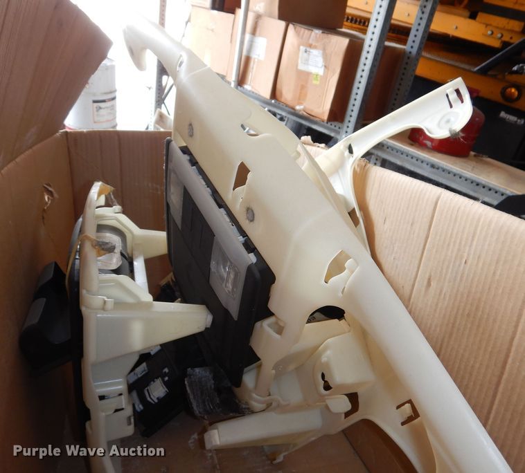 image for item NU9275 Ford parts