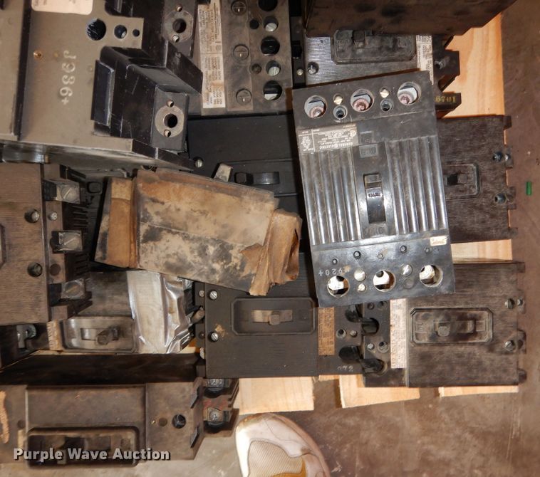 image for item NU9277 Approximately 45 breakers