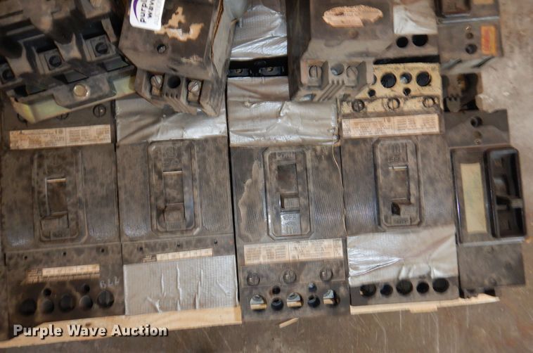 image for item NU9277 Approximately 45 breakers