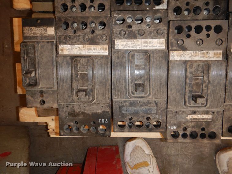 image for item NU9277 Approximately 45 breakers