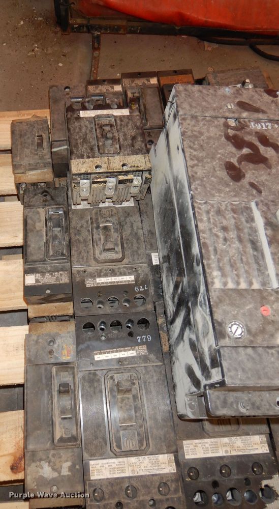 image for item NU9277 Approximately 45 breakers