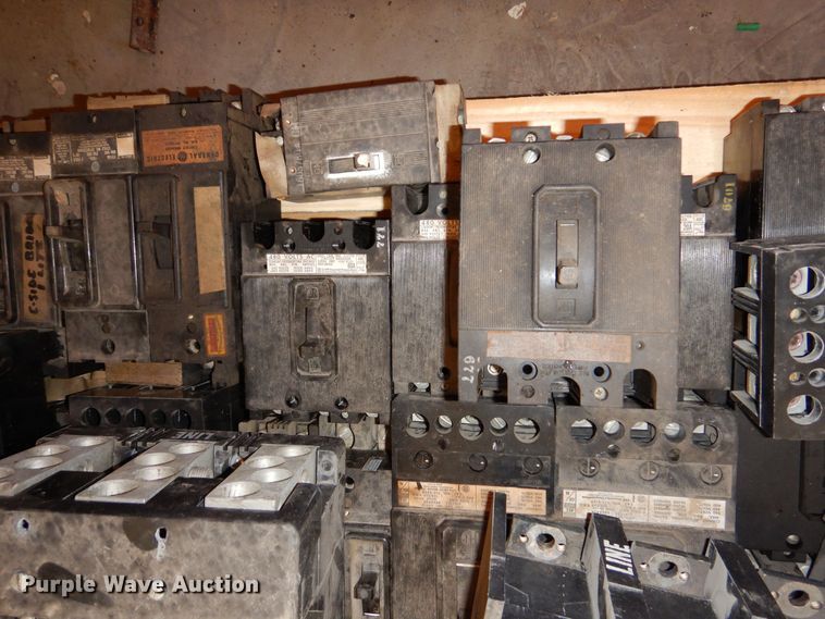 image for item NU9277 Approximately 45 breakers