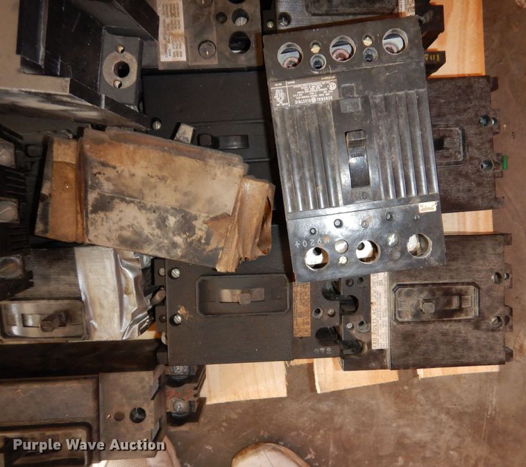 image for item NU9277 Approximately 45 breakers