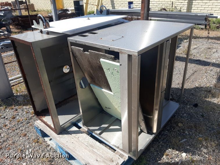 image for item OF9411 Approximately 18 stainless steel cabinets