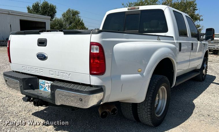 image for item DJ6309 2008 Ford F350 Super Duty XLT  Crew Cab pickup truck