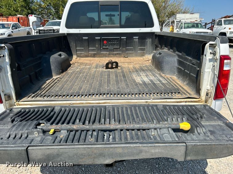 image for item DJ6309 2008 Ford F350 Super Duty XLT  Crew Cab pickup truck