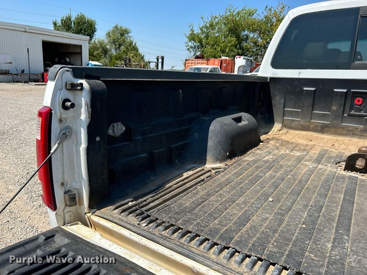 image for item DJ6309 2008 Ford F350 Super Duty XLT  Crew Cab pickup truck