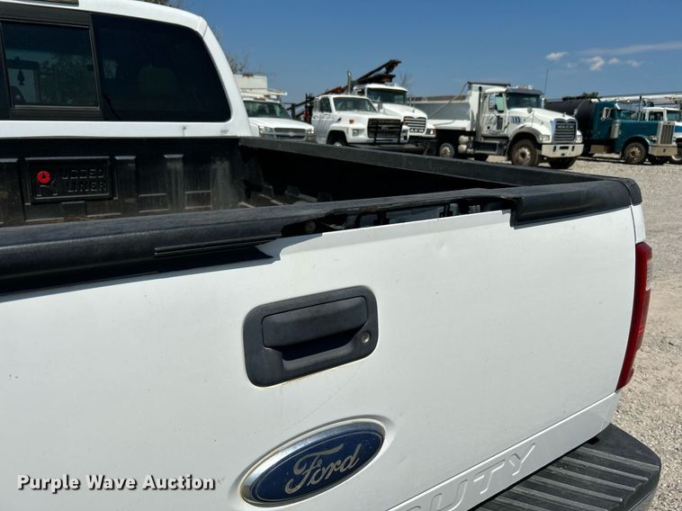 image for item DJ6309 2008 Ford F350 Super Duty XLT  Crew Cab pickup truck