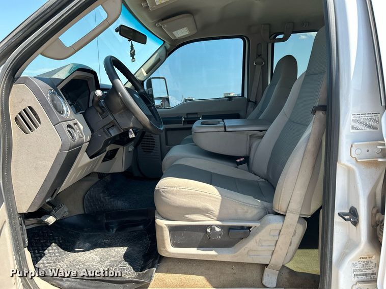 image for item DJ6309 2008 Ford F350 Super Duty XLT  Crew Cab pickup truck