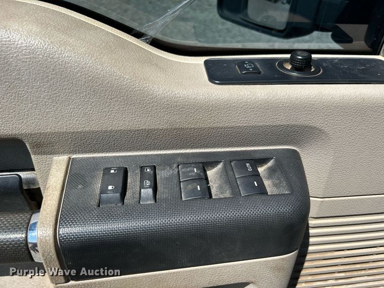 image for item DJ6309 2008 Ford F350 Super Duty XLT  Crew Cab pickup truck