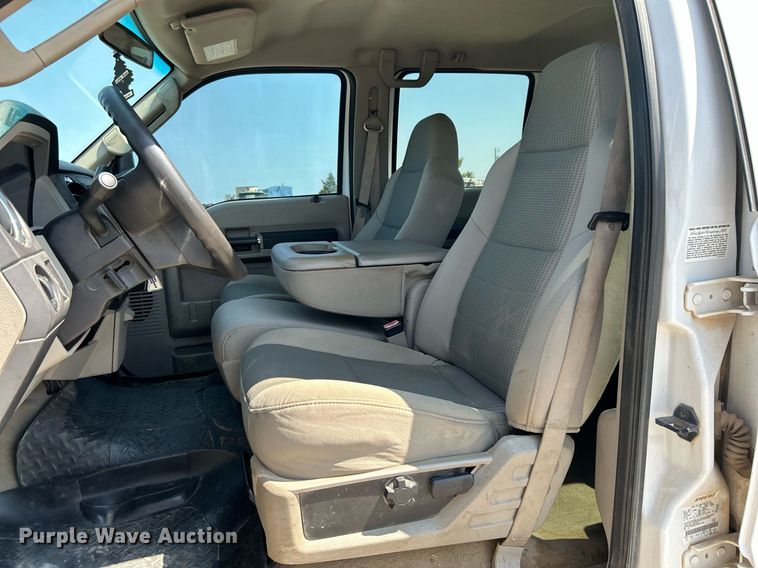image for item DJ6309 2008 Ford F350 Super Duty XLT  Crew Cab pickup truck