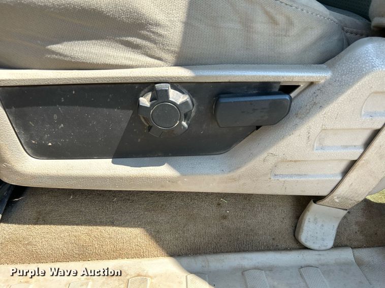 image for item DJ6309 2008 Ford F350 Super Duty XLT  Crew Cab pickup truck