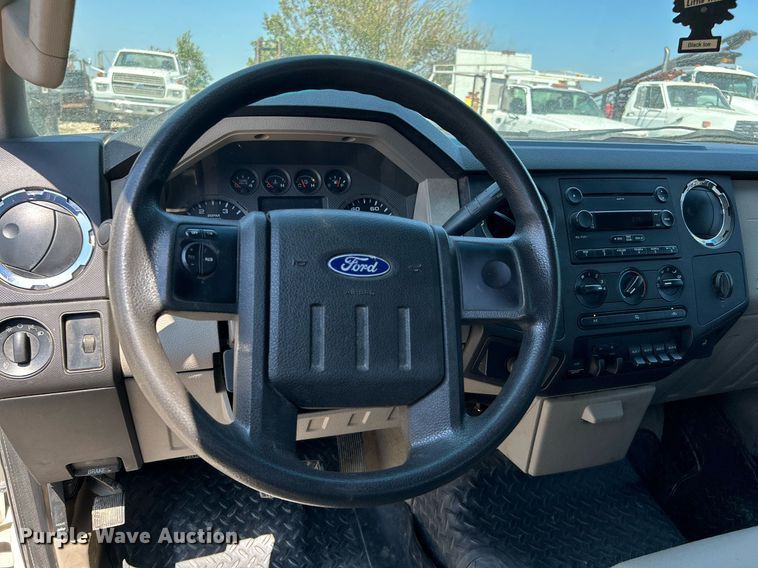 image for item DJ6309 2008 Ford F350 Super Duty XLT  Crew Cab pickup truck