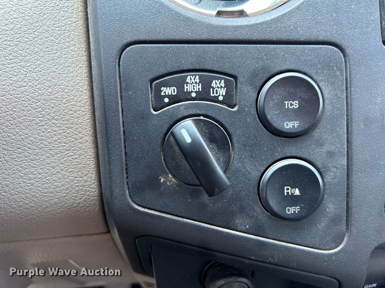 image for item DJ6309 2008 Ford F350 Super Duty XLT  Crew Cab pickup truck