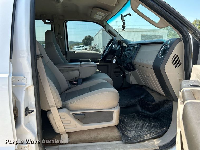 image for item DJ6309 2008 Ford F350 Super Duty XLT  Crew Cab pickup truck