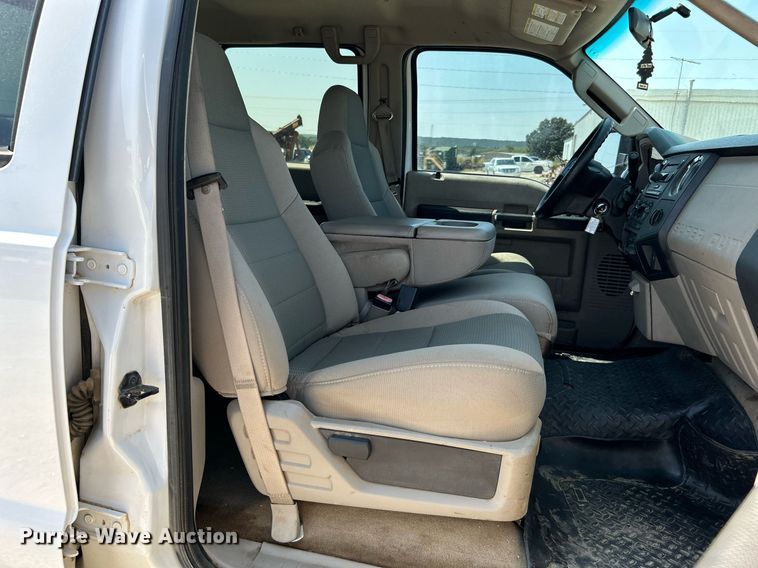 image for item DJ6309 2008 Ford F350 Super Duty XLT  Crew Cab pickup truck