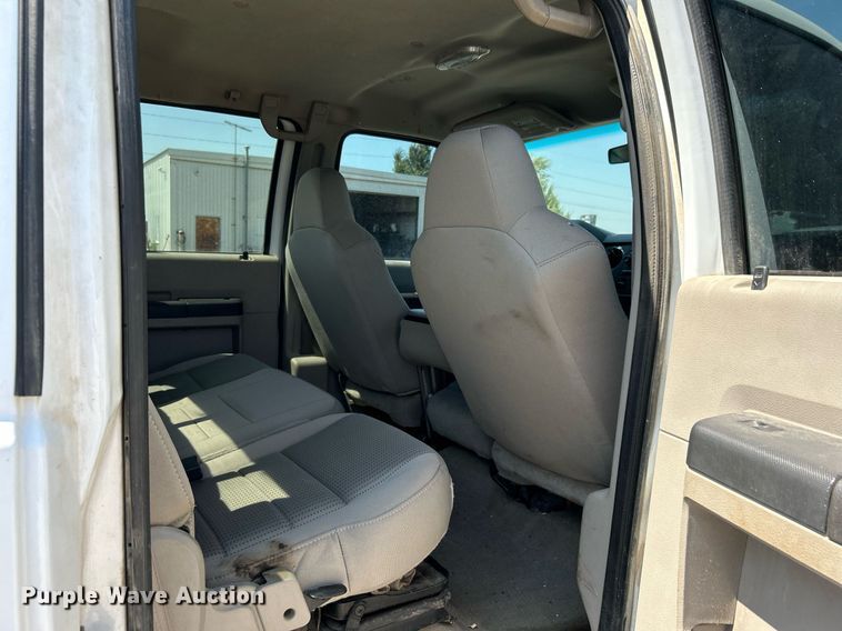 image for item DJ6309 2008 Ford F350 Super Duty XLT  Crew Cab pickup truck