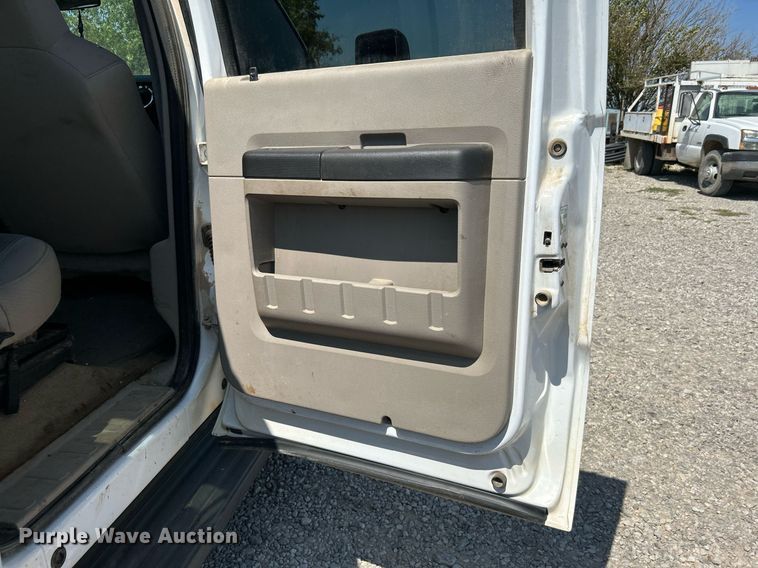 image for item DJ6309 2008 Ford F350 Super Duty XLT  Crew Cab pickup truck