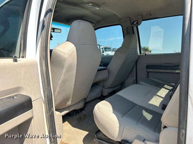 image for item DJ6309 2008 Ford F350 Super Duty XLT  Crew Cab pickup truck