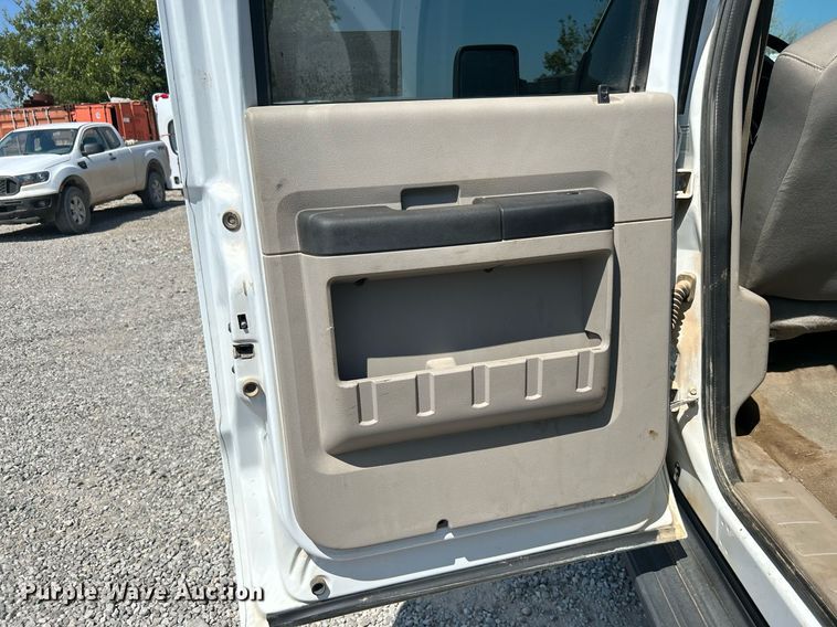 image for item DJ6309 2008 Ford F350 Super Duty XLT  Crew Cab pickup truck