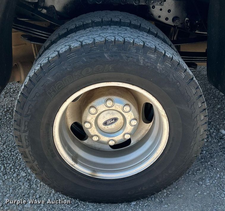 image for item DJ6309 2008 Ford F350 Super Duty XLT  Crew Cab pickup truck