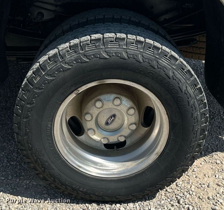 image for item DJ6309 2008 Ford F350 Super Duty XLT  Crew Cab pickup truck