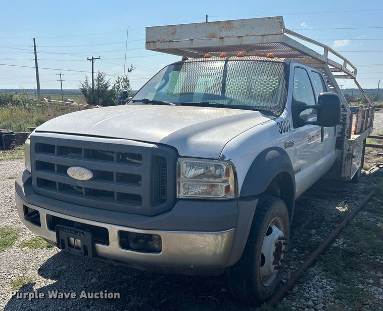 image for item DJ6312 2005 Ford F450 Super Duty  Crew Cab flatbed truck