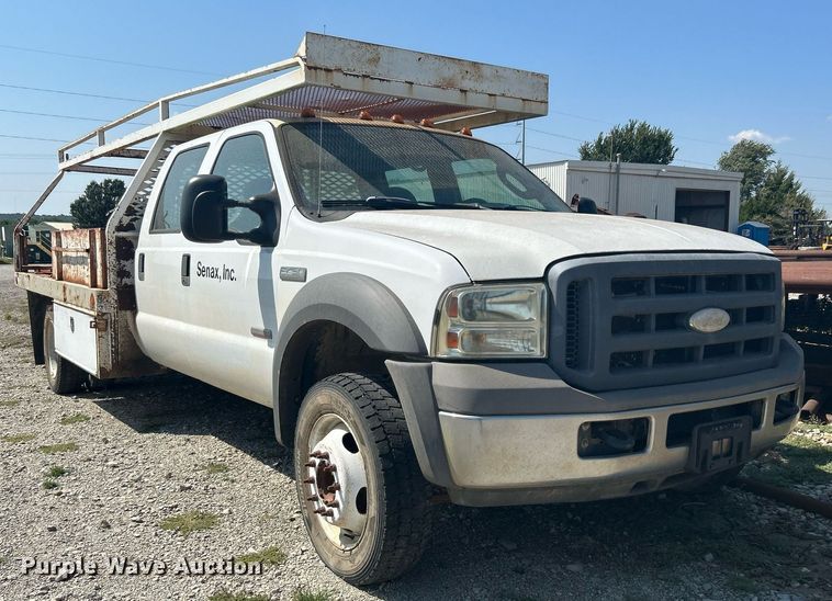 image for item DJ6312 2005 Ford F450 Super Duty  Crew Cab flatbed truck