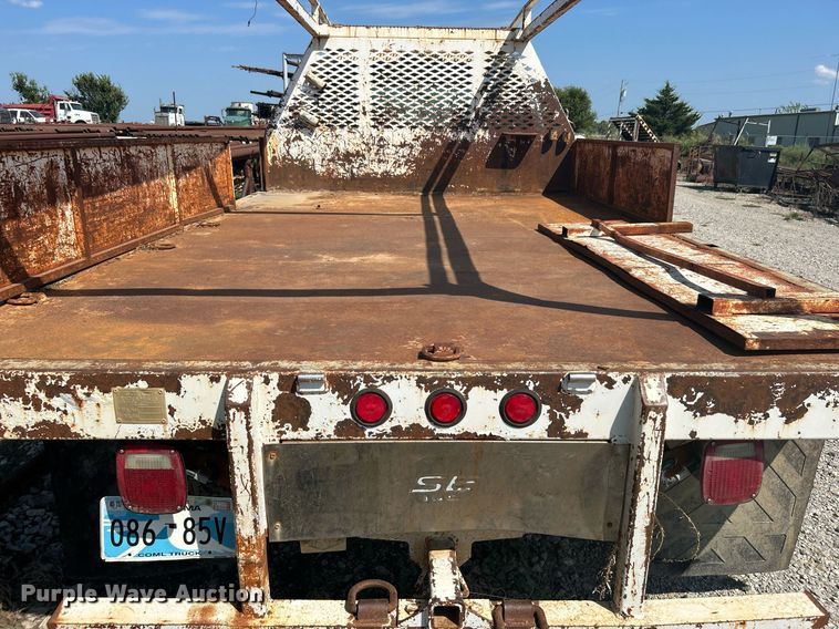 image for item DJ6312 2005 Ford F450 Super Duty  Crew Cab flatbed truck