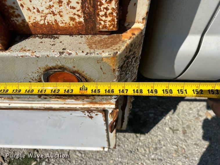 image for item DJ6312 2005 Ford F450 Super Duty  Crew Cab flatbed truck