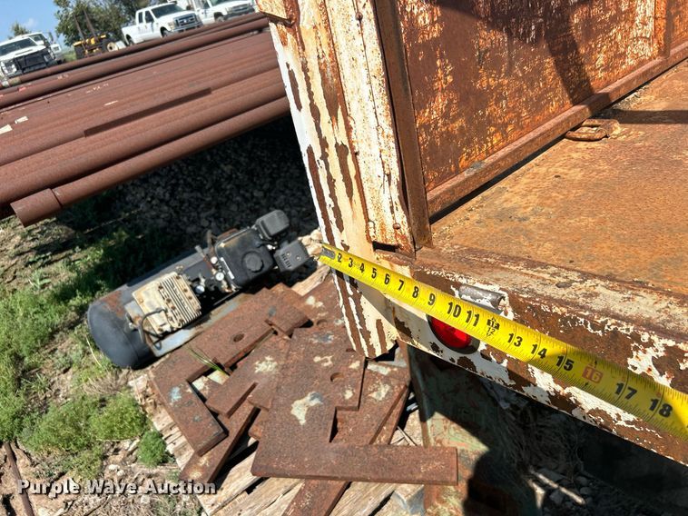 image for item DJ6312 2005 Ford F450 Super Duty  Crew Cab flatbed truck