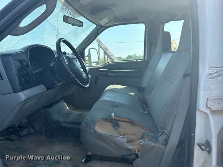 image for item DJ6312 2005 Ford F450 Super Duty  Crew Cab flatbed truck