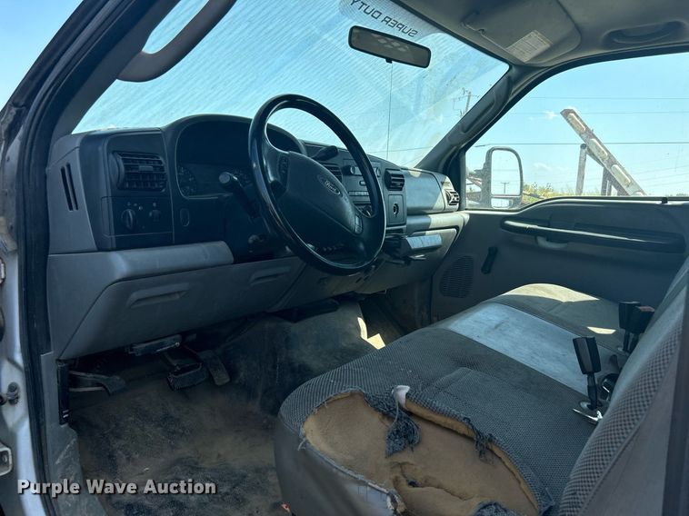 image for item DJ6312 2005 Ford F450 Super Duty  Crew Cab flatbed truck