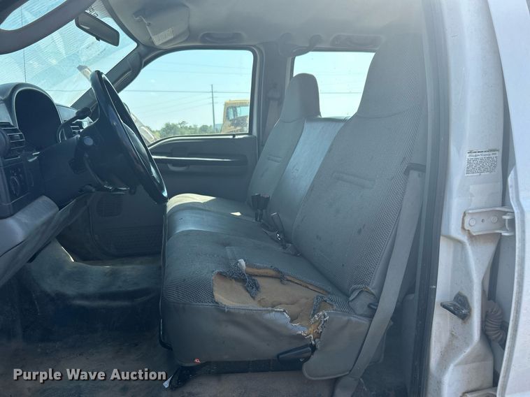 image for item DJ6312 2005 Ford F450 Super Duty  Crew Cab flatbed truck