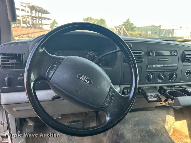 image for item DJ6312 2005 Ford F450 Super Duty  Crew Cab flatbed truck