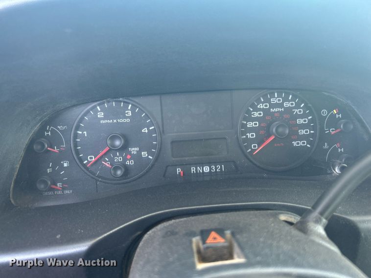 image for item DJ6312 2005 Ford F450 Super Duty  Crew Cab flatbed truck