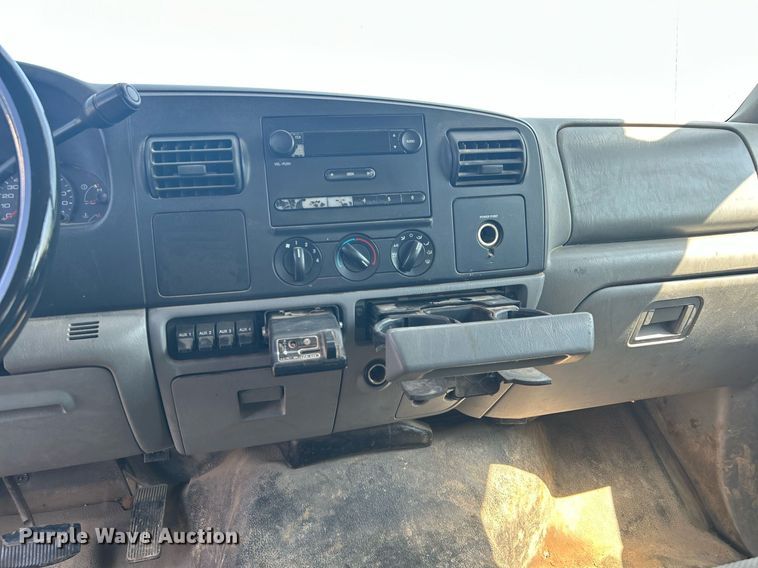 image for item DJ6312 2005 Ford F450 Super Duty  Crew Cab flatbed truck