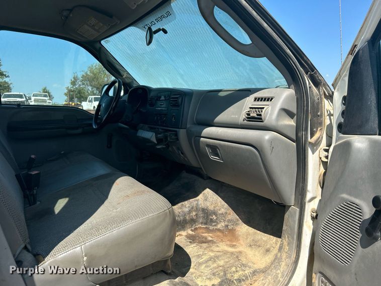 image for item DJ6312 2005 Ford F450 Super Duty  Crew Cab flatbed truck