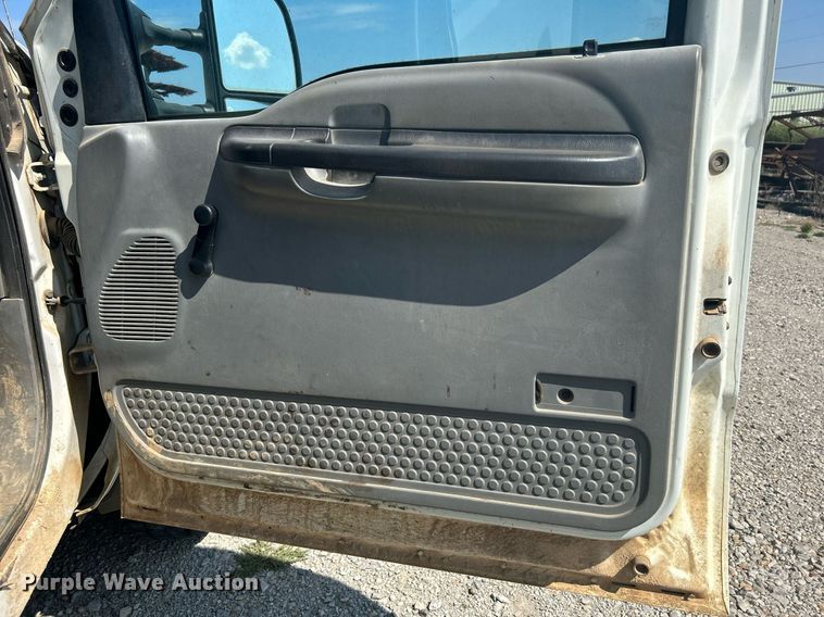 image for item DJ6312 2005 Ford F450 Super Duty  Crew Cab flatbed truck