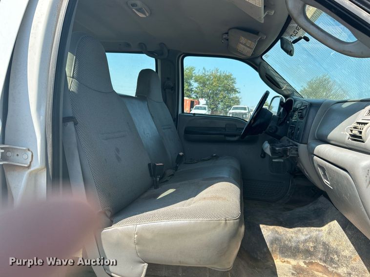 image for item DJ6312 2005 Ford F450 Super Duty  Crew Cab flatbed truck