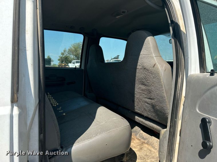 image for item DJ6312 2005 Ford F450 Super Duty  Crew Cab flatbed truck