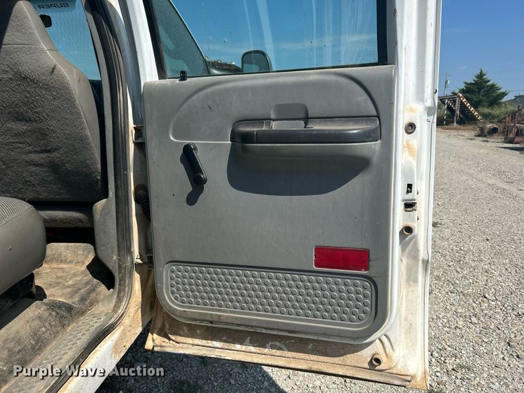 image for item DJ6312 2005 Ford F450 Super Duty  Crew Cab flatbed truck