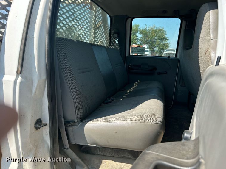 image for item DJ6312 2005 Ford F450 Super Duty  Crew Cab flatbed truck