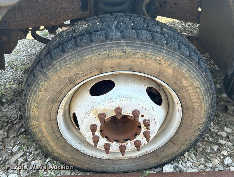 image for item DJ6312 2005 Ford F450 Super Duty  Crew Cab flatbed truck